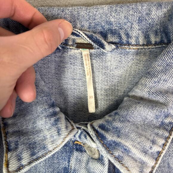 Free People Women’s Rumors Acid Wash Blue Denim Jacket Size XS - Picture 3 of 6